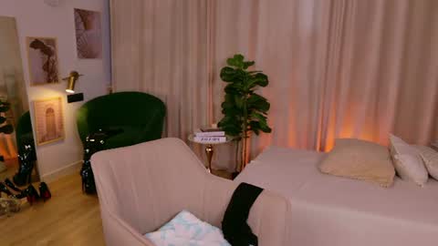 Snapshot of ariel_joy chatting on 06-22-26, 05:37 Ari online show from 06-22-26, 05:37