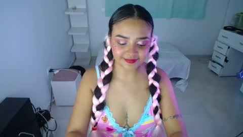 Snapshot of ariel_princess02 chatting on 02-20-25, 02:18 daniella online show from 02-20-25, 02:18