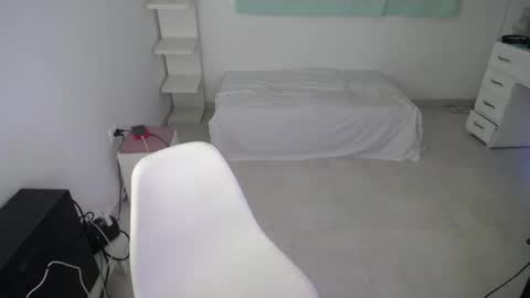 Snapshot of ariel_princess02 chatting on 03-01-25, 02:04 daniella online show from 03-01-25, 02:04