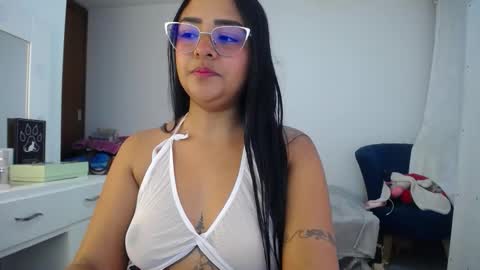 Snapshot of ariel_princess02 chatting on 09-11-25, 02:00 daniella online show from 09-11-25, 02:00