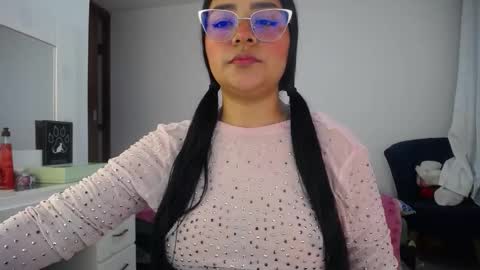 Snapshot of ariel_princess02 chatting on 10-22-25, 02:45 daniella online show from 10-22-25, 02:45