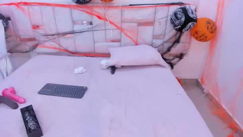 Snapshot of ariela__ chatting on 10-20-25, 04:46 ariela__ online show from 10-20-25, 04:46