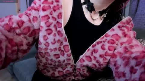 Snapshot of arielabradberry chatting on 02-13-25, 03:24 Ariel online show from 02-13-25, 03:24