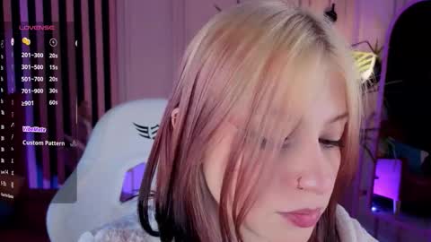 Snapshot of arielabradberry chatting on 09-12-25, 12:27 Ariel online show from 09-12-25, 12:27