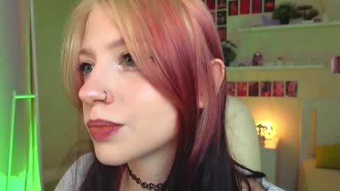 Snapshot of arielabradberry chatting on 09-27-25, 02:55 Ariel online show from 09-27-25, 02:55