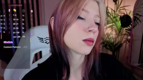 Snapshot of arielabradberry chatting on 10-09-25, 03:43 Ariel online show from 10-09-25, 03:43