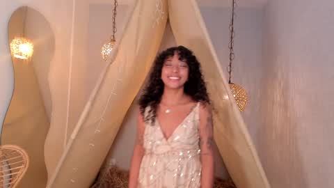 Snapshot of ariella_ruiz chatting on 12-31-24, 12:36 A R I online show from 12-31-24, 12:36