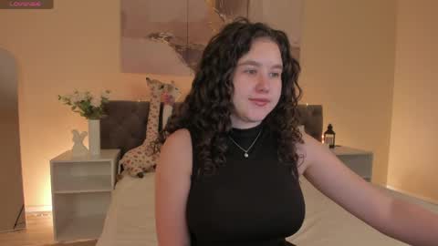 Snapshot of ariella_sol chatting on 05-07-26, 01:33 Ariella GTM3 Tue Wed Thu Fri Sat 0400 am-1030pm online show from 05-07-26, 01:33