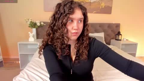 Snapshot of ariella_sol chatting on 06-11-26, 01:05 Ariella GTM3 Tue Wed Thu Fri Sat 0400 am-1030pm online show from 06-11-26, 01:05