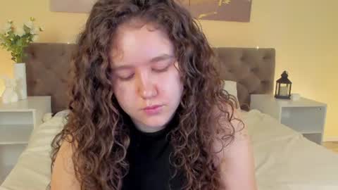 Snapshot of ariella_sol chatting on 06-18-26, 01:06 Ariella GTM3 Tue Wed Thu Fri Sat 0400 am-1030pm online show from 06-18-26, 01:06