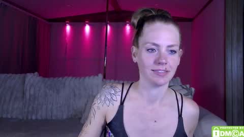 Arielle NDour online show from 02-10-25, 04:19