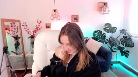 Ari  online show from 12-17-24, 07:48