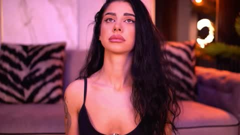 Snapshot of arinarhodes chatting on 10-28-25, 06:32 Arina online show from 10-28-25, 06:32