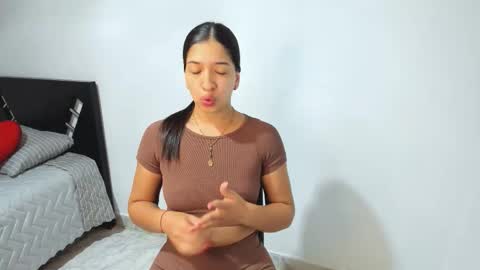 Snapshot of aristena_01 chatting on 11-25-25, 11:05 aristena_01 online show from 11-25-25, 11:05