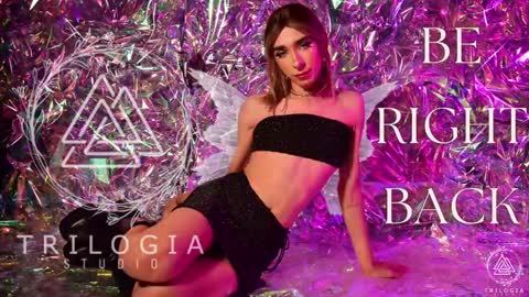 Snapshot of arivega chatting on 01-15-25, 11:43 Nice to meet you thumb up me please its important I LOOK MY BIO DOWN online show from 01-15-25, 11:43