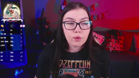 Snapshot of arizonaa_muse chatting on 12-19-24, 12:34 Astrid online show from 12-19-24, 12:34