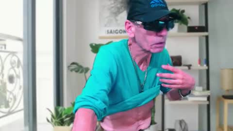 Snapshot of armaduradeacero chatting on 10-02-25, 09:38 armaduradeacero online show from 10-02-25, 09:38