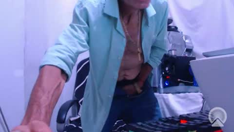 Snapshot of armaduradeacero chatting on 10-21-25, 05:52 armaduradeacero online show from 10-21-25, 05:52