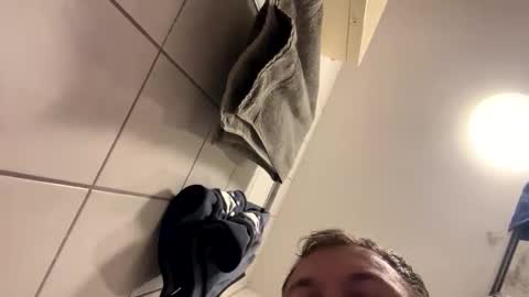 Snapshot of armyskater32 chatting on 09-28-25, 08:47 armyskater32 online show from 09-28-25, 08:47