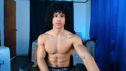 Snapshot of arnold_black69 chatting on 06-11-26, 01:20 arnold black online show from 06-11-26, 01:20
