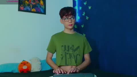 Snapshot of arnold_laurent chatting on 10-23-25, 03:33 Arnold online show from 10-23-25, 03:33