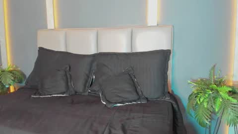 Arohom Lester online show from 11-30-25, 11:03