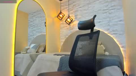 ARON BOLT online show from 11-08-25, 01:06