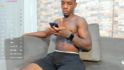 Snapshot of aron_clark chatting on 05-05-26, 12:13 A R O N online show from 05-05-26, 12:13