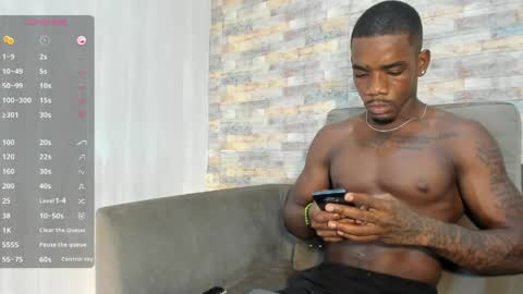 Snapshot of aron_clark chatting on 05-11-26, 04:04 A R O N online show from 05-11-26, 04:04