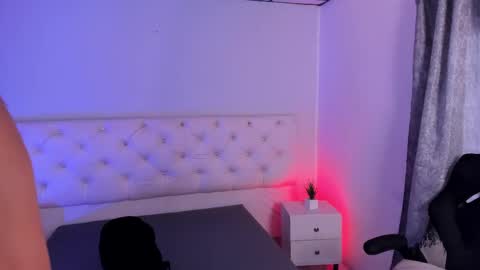 Aron cruz  online show from 11-11-25, 01:22