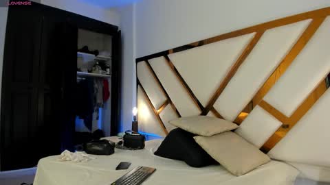 Aron cruz  online show from 03-23-26, 12:31