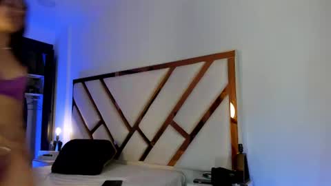 Aron cruz  online show from 06-11-26, 01:20