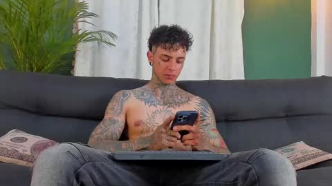 Snapshot of aron_ford chatting on 05-03-26, 01:00 Aron ford online show from 05-03-26, 01:00
