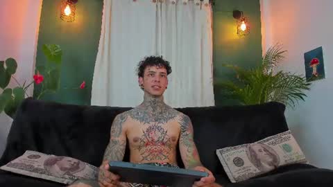 Snapshot of aron_ford chatting on 06-11-26, 02:53 Aron ford online show from 06-11-26, 02:53