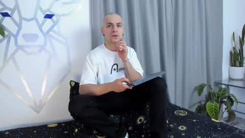 Aron Santoro online show from 01-07-25, 03:14