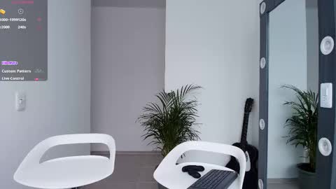 Aron Santoro online show from 10-24-25, 04:14