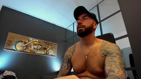 Snapshot of arongrant chatting on 12-11-24, 08:58 AronGrant online show from 12-11-24, 08:58