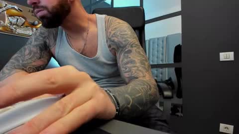 Snapshot of arongrant chatting on 12-13-24, 11:02 AronGrant online show from 12-13-24, 11:02