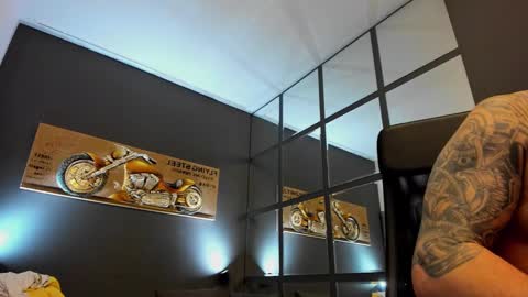 Snapshot of arongrant chatting on 12-16-24, 08:20 AronGrant online show from 12-16-24, 08:20