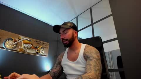 Snapshot of arongrant chatting on 12-16-24, 11:33 AronGrant online show from 12-16-24, 11:33