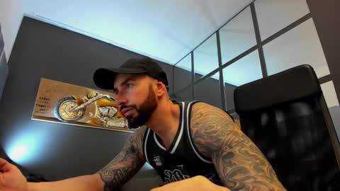 Snapshot of arongrant chatting on 12-19-24, 10:13 AronGrant online show from 12-19-24, 10:13