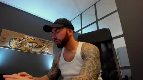 Snapshot of arongrant chatting on 12-24-24, 08:55 AronGrant online show from 12-24-24, 08:55