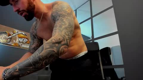 Snapshot of arongrant chatting on 12-30-24, 08:10 AronGrant online show from 12-30-24, 08:10