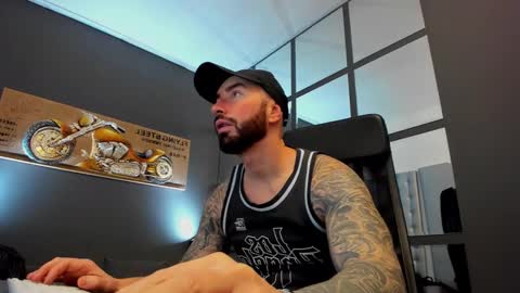 Snapshot of arongrant chatting on 01-06-25, 08:46 AronGrant online show from 01-06-25, 08:46