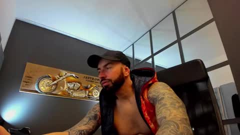 Snapshot of arongrant chatting on 01-07-25, 09:07 AronGrant online show from 01-07-25, 09:07