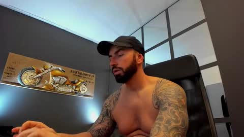 Snapshot of arongrant chatting on 01-08-25, 09:10 AronGrant online show from 01-08-25, 09:10