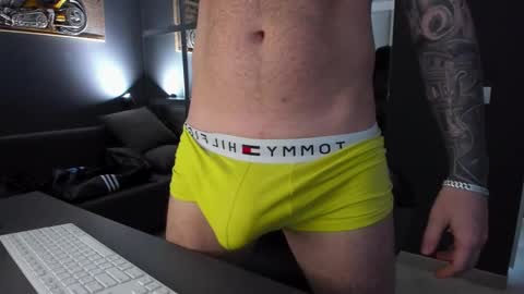 Snapshot of arongrant chatting on 01-26-25, 12:01 AronGrant online show from 01-26-25, 12:01