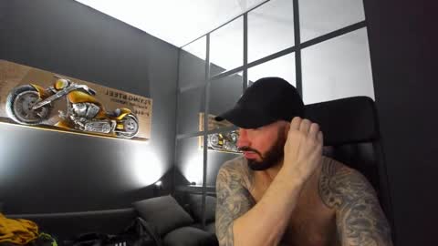 Snapshot of arongrant chatting on 01-28-25, 08:25 AronGrant online show from 01-28-25, 08:25