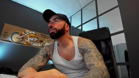 Snapshot of arongrant chatting on 02-05-25, 09:04 AronGrant online show from 02-05-25, 09:04