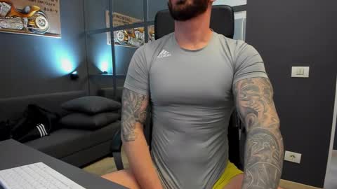 Snapshot of arongrant chatting on 02-08-25, 09:03 AronGrant online show from 02-08-25, 09:03